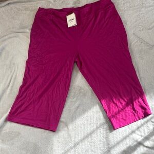 Athleta Fuchsia Knee-Length Leggings